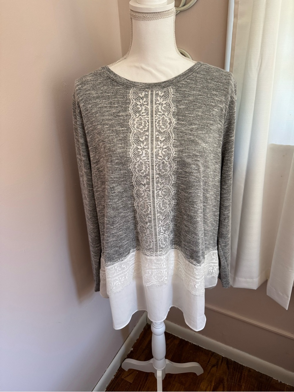 Zac and Rachel Woman White Lace-Trim Long Sleeve Tee